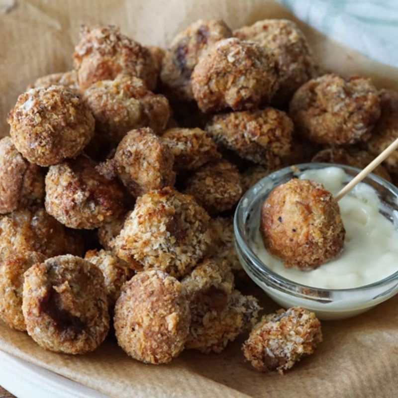 Crispy mushrooms with dipping sauce