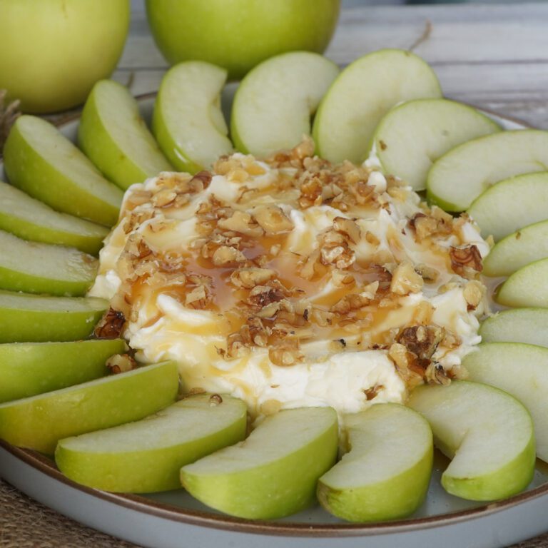 Caramel apple dip with a circle of green apples around it