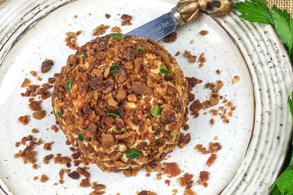 Bacon jalapeno cheese ball appetizer