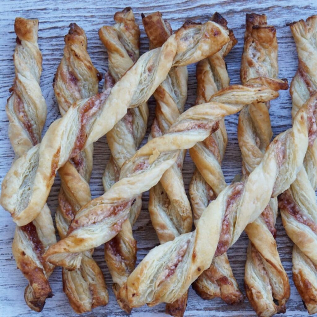 strawberry cream cheese puff pastry sticks