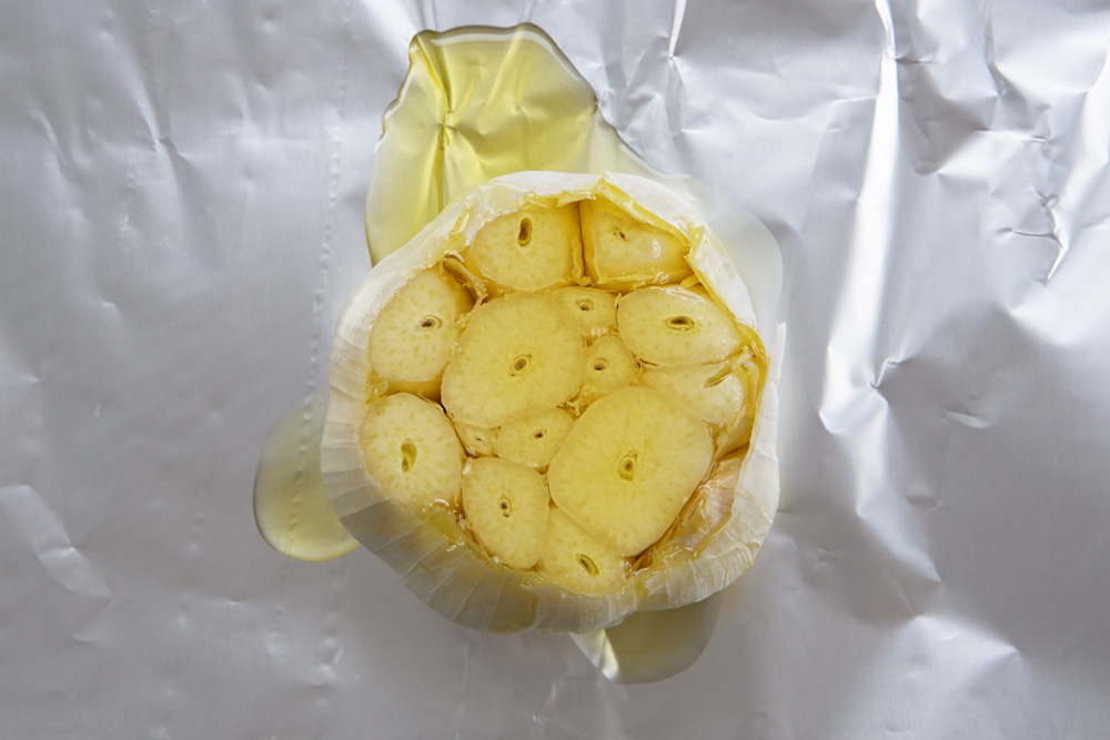 garlic bulb with olive oil