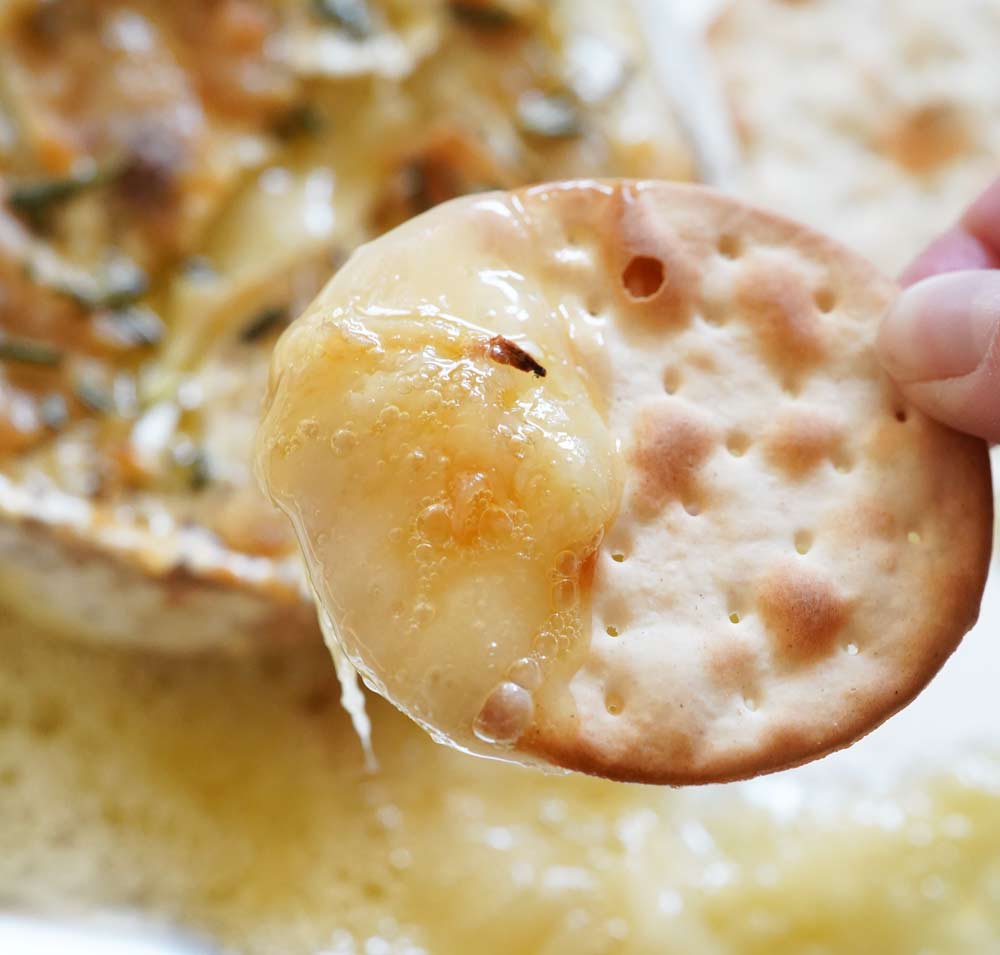 Baked Brie with garlic