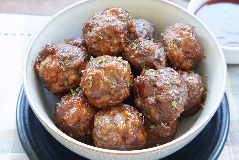 Honey sriracha meatballs