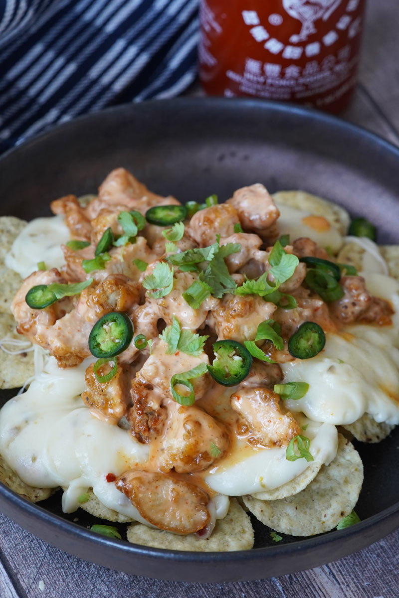 bang bang chicken nachos