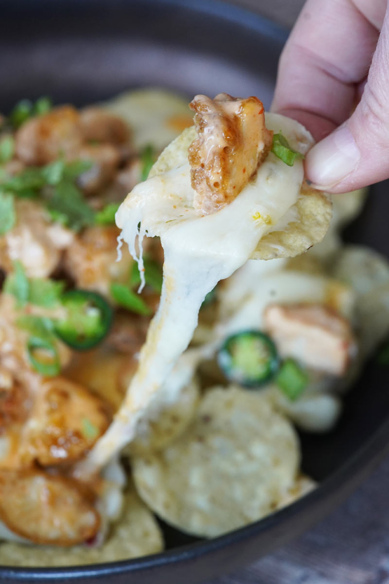 bang bang chicken nachos