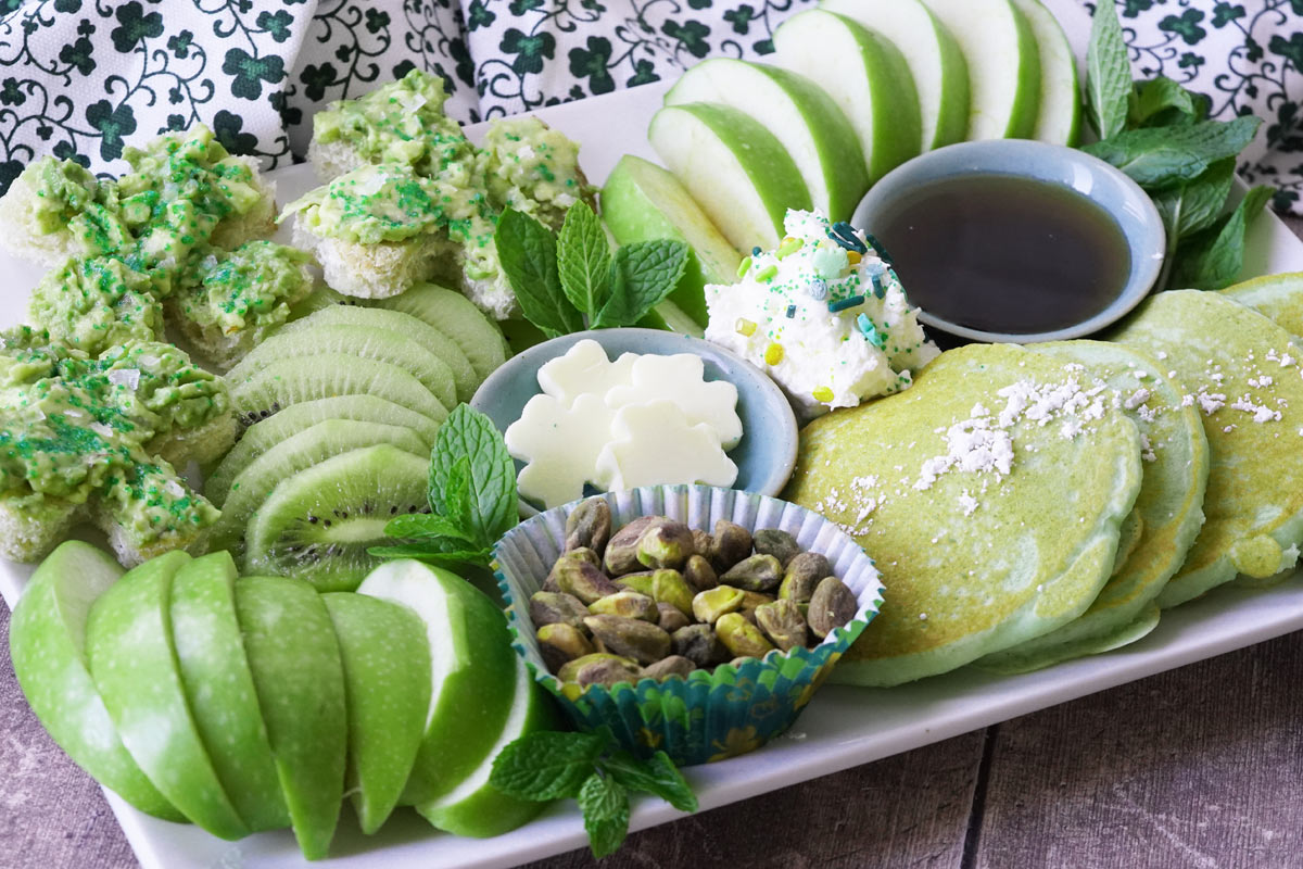 shamrock breakfast platter