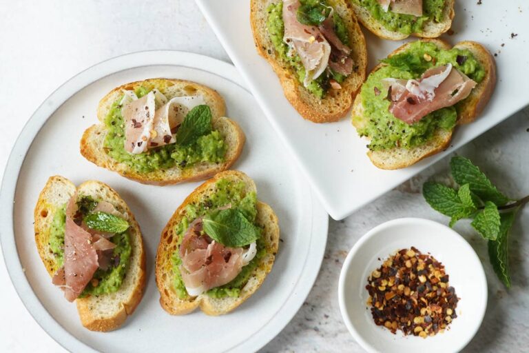 Pea puree crostini