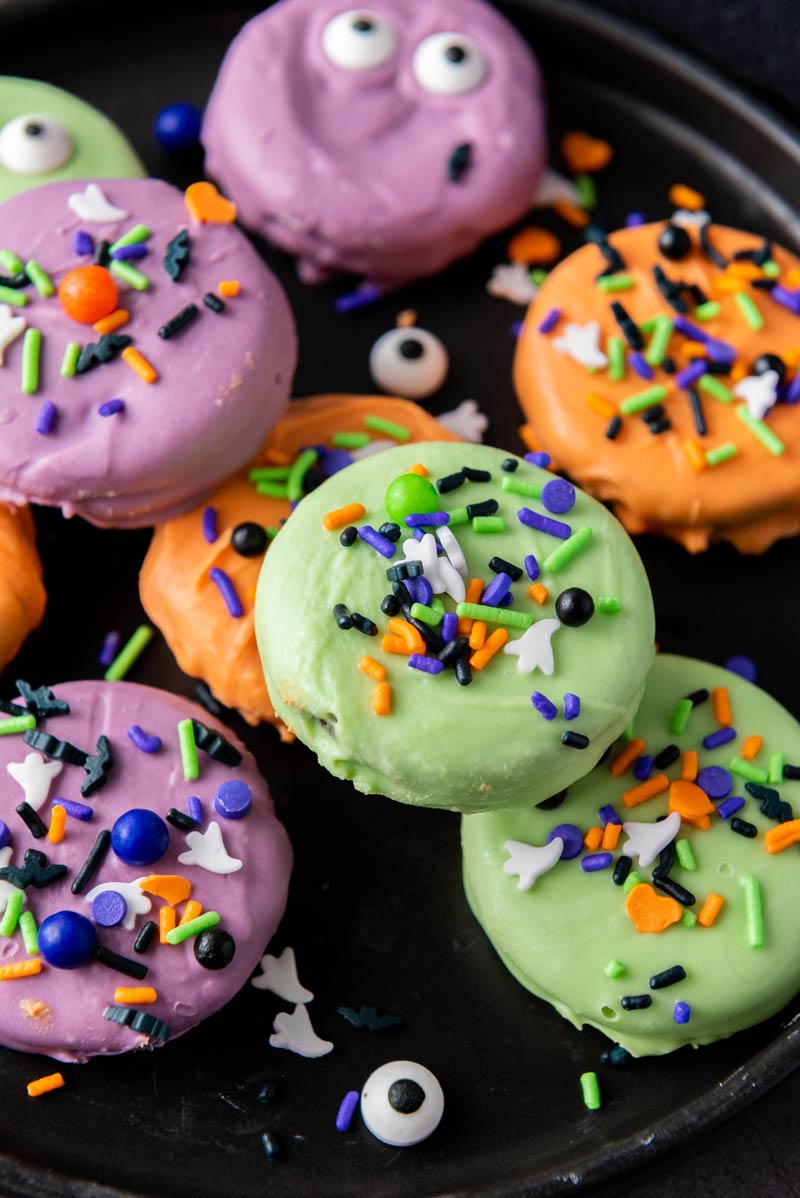Halloween dipped oreos