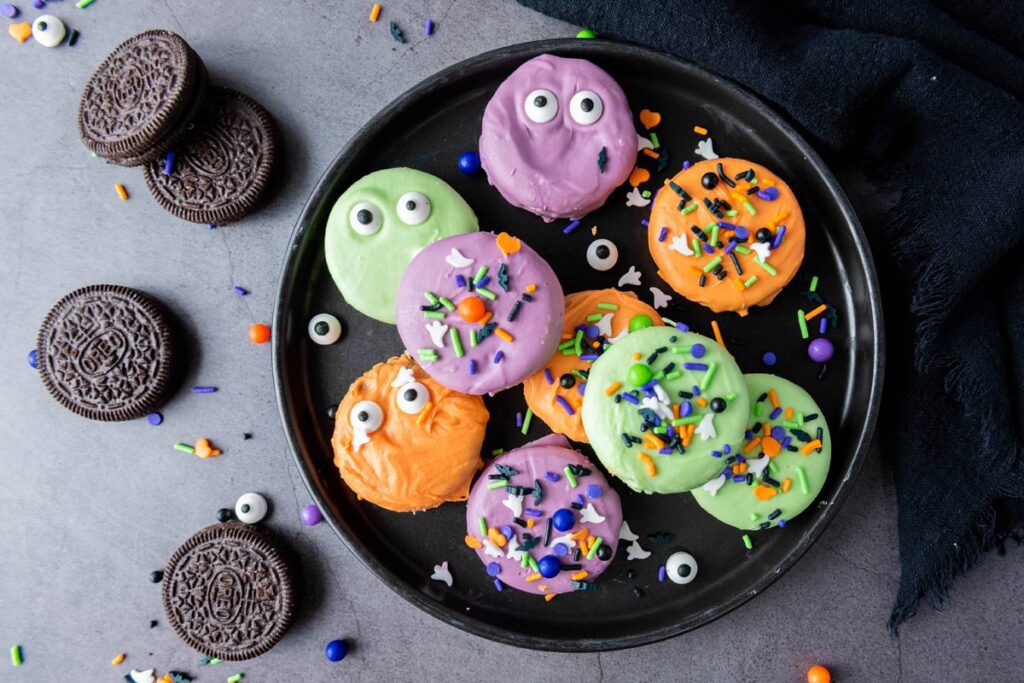 Halloween dipped oreos