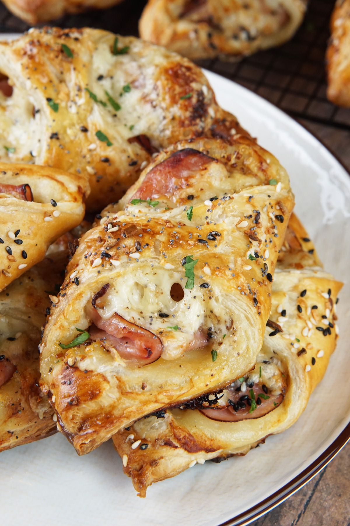 ham and cheese puff pastry bundles