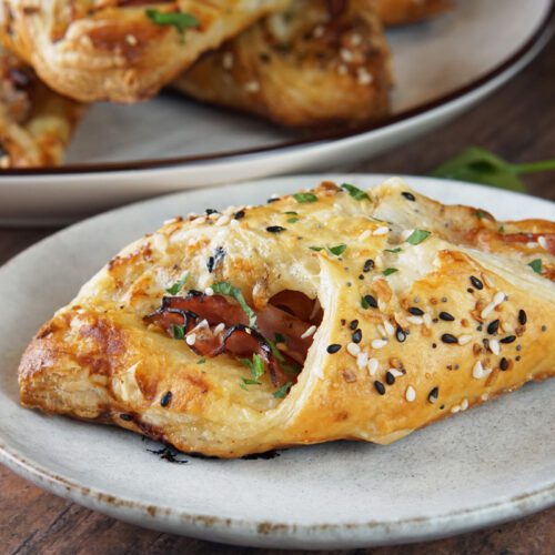 ham and cheese puff pastry bundles