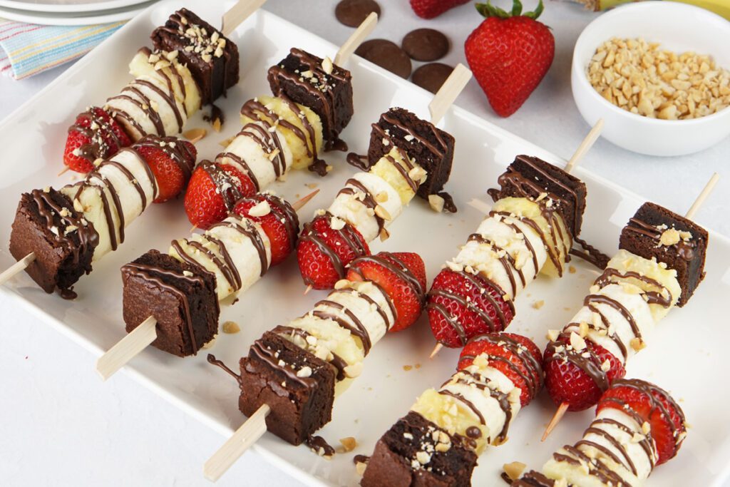 Banana split dessert skewers