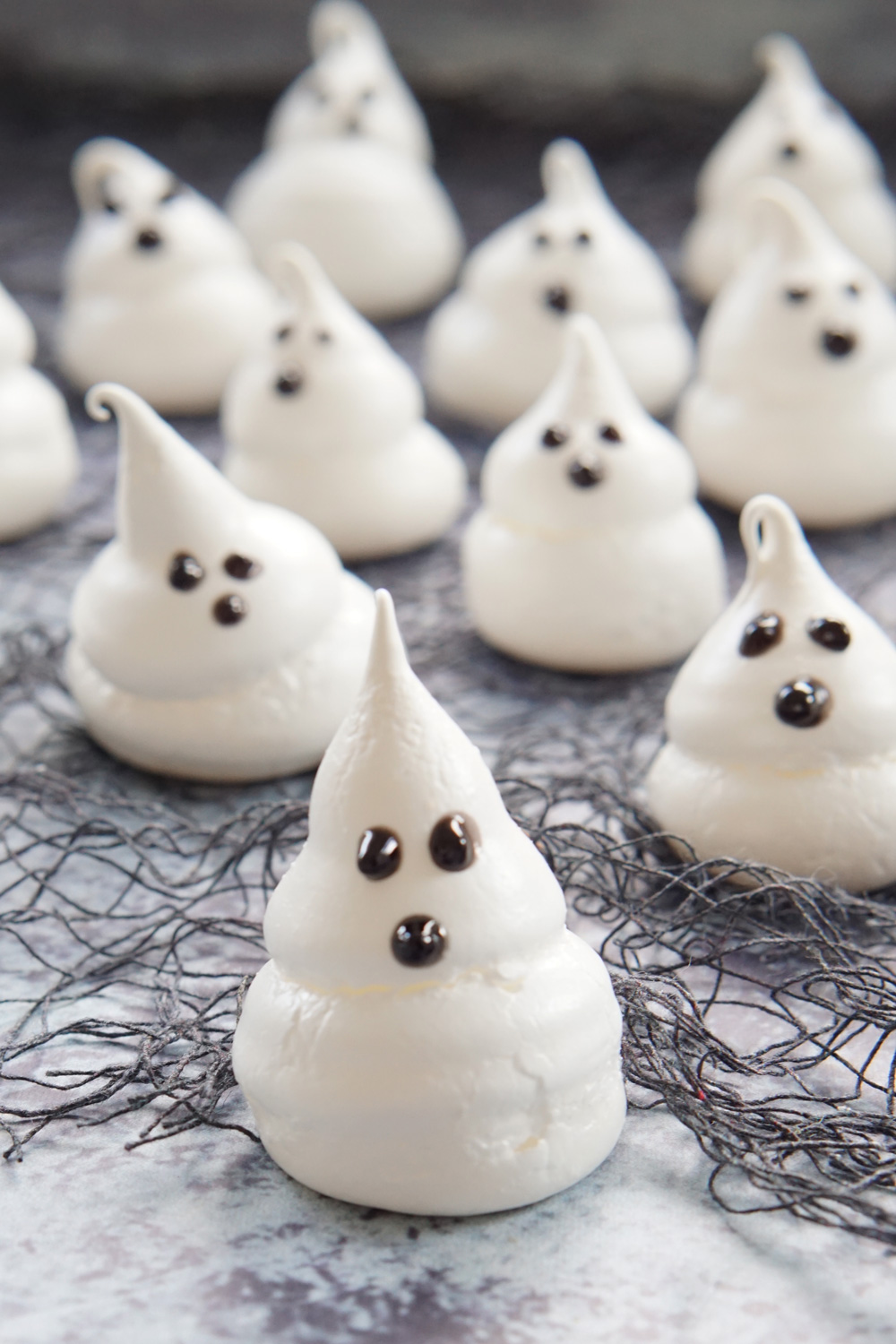 Meringue ghosts