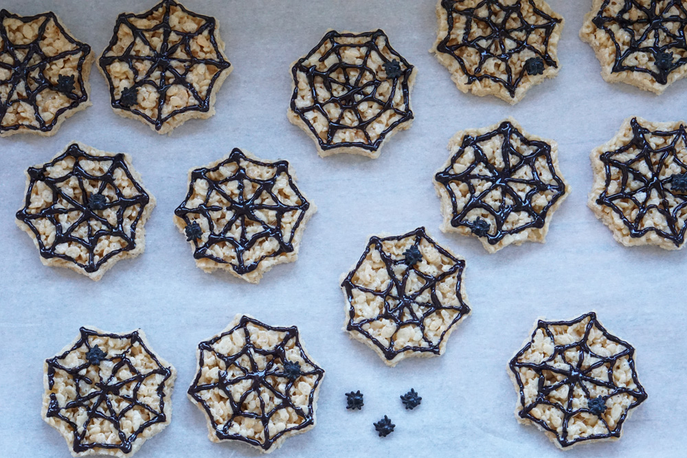 Spider web rice krispies treats
