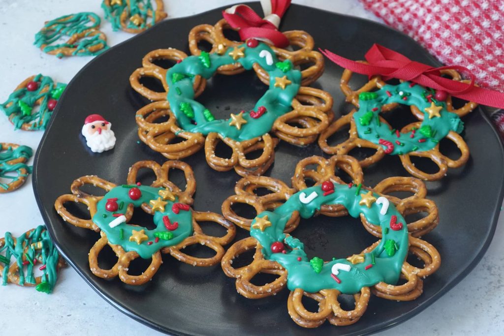 Christmas Pretzel Wreaths