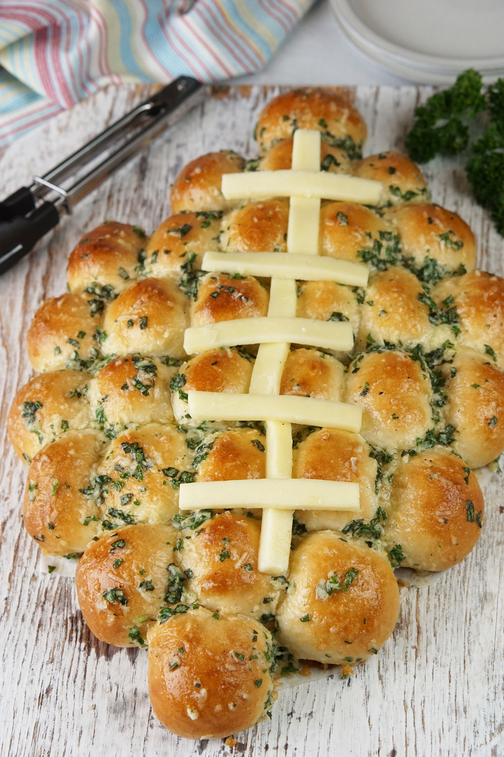 Cheesy stuffed garlic rolls