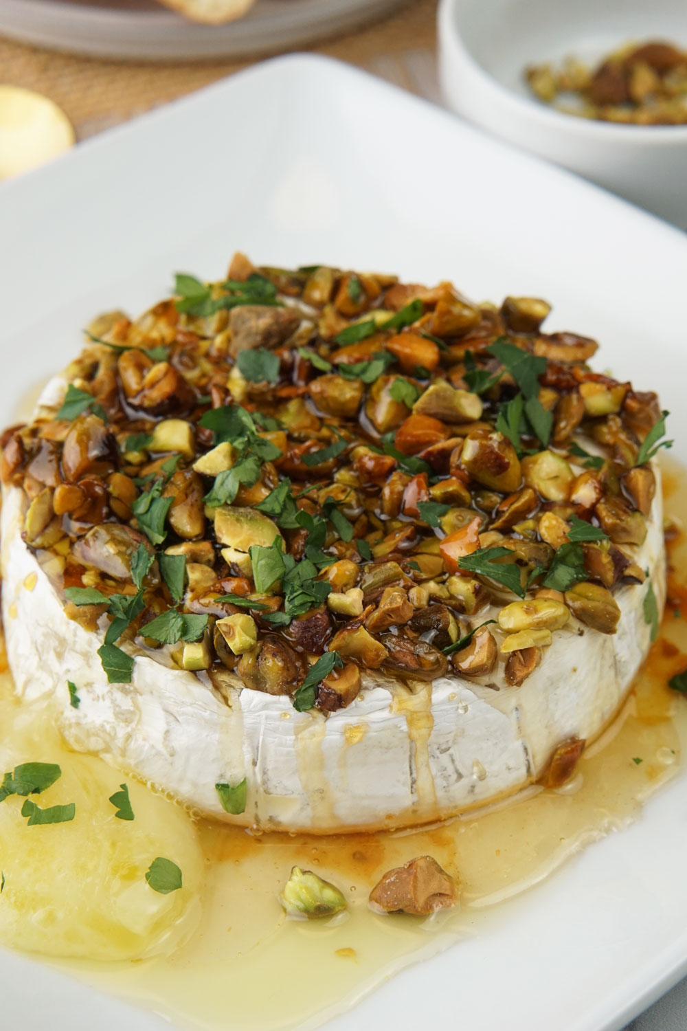 baked brie with honey and pistachios