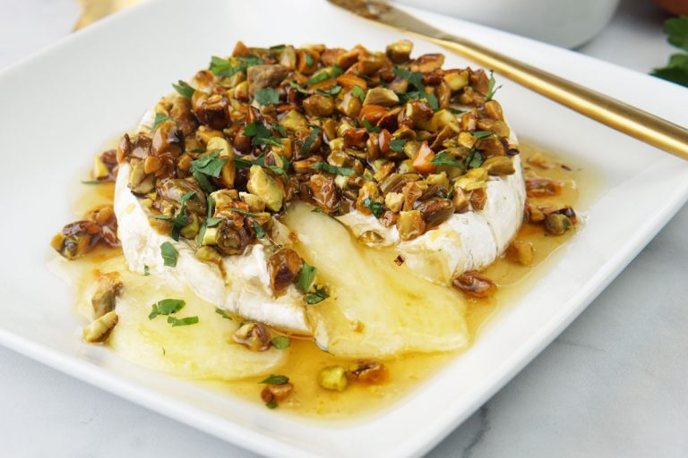 baked brie with honey and pistachios