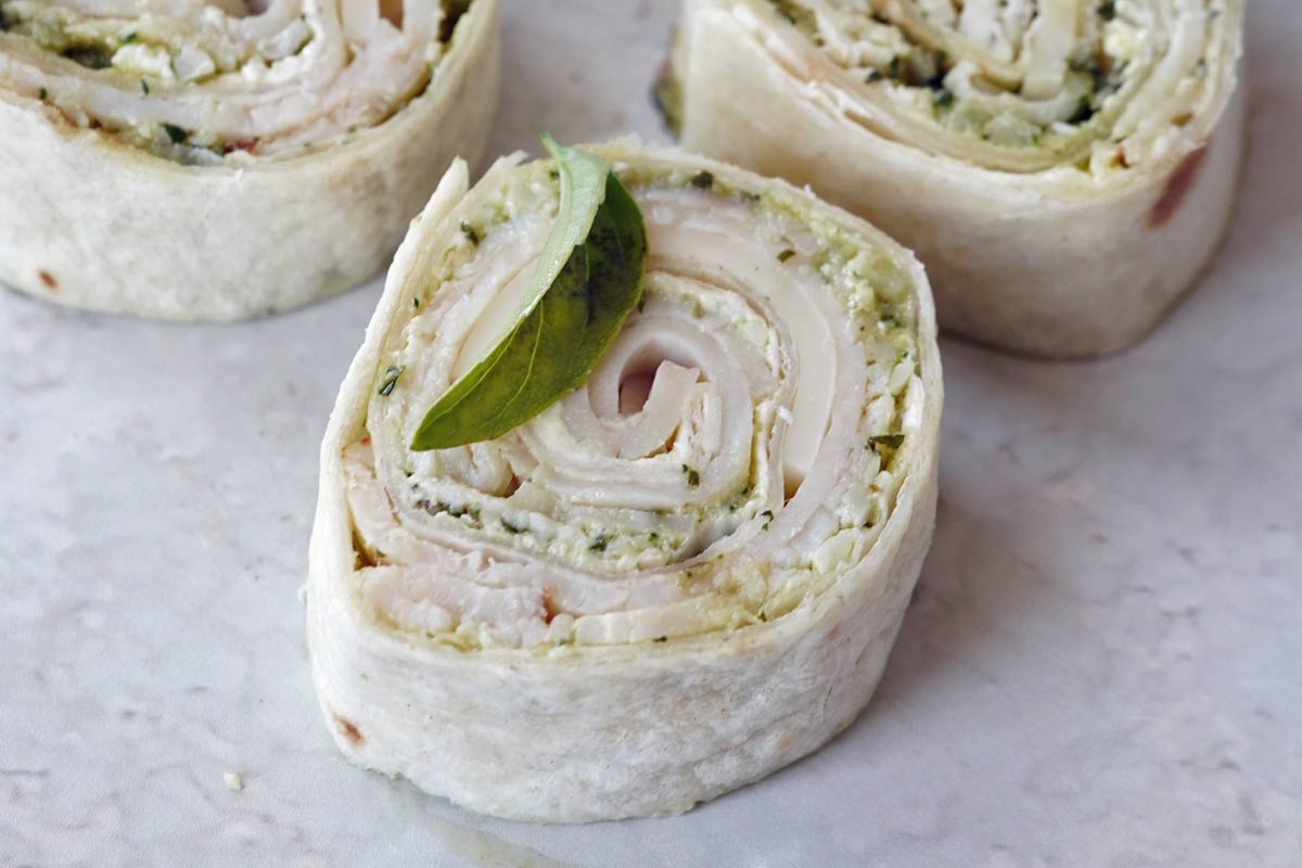 turkey pesto pinwheels