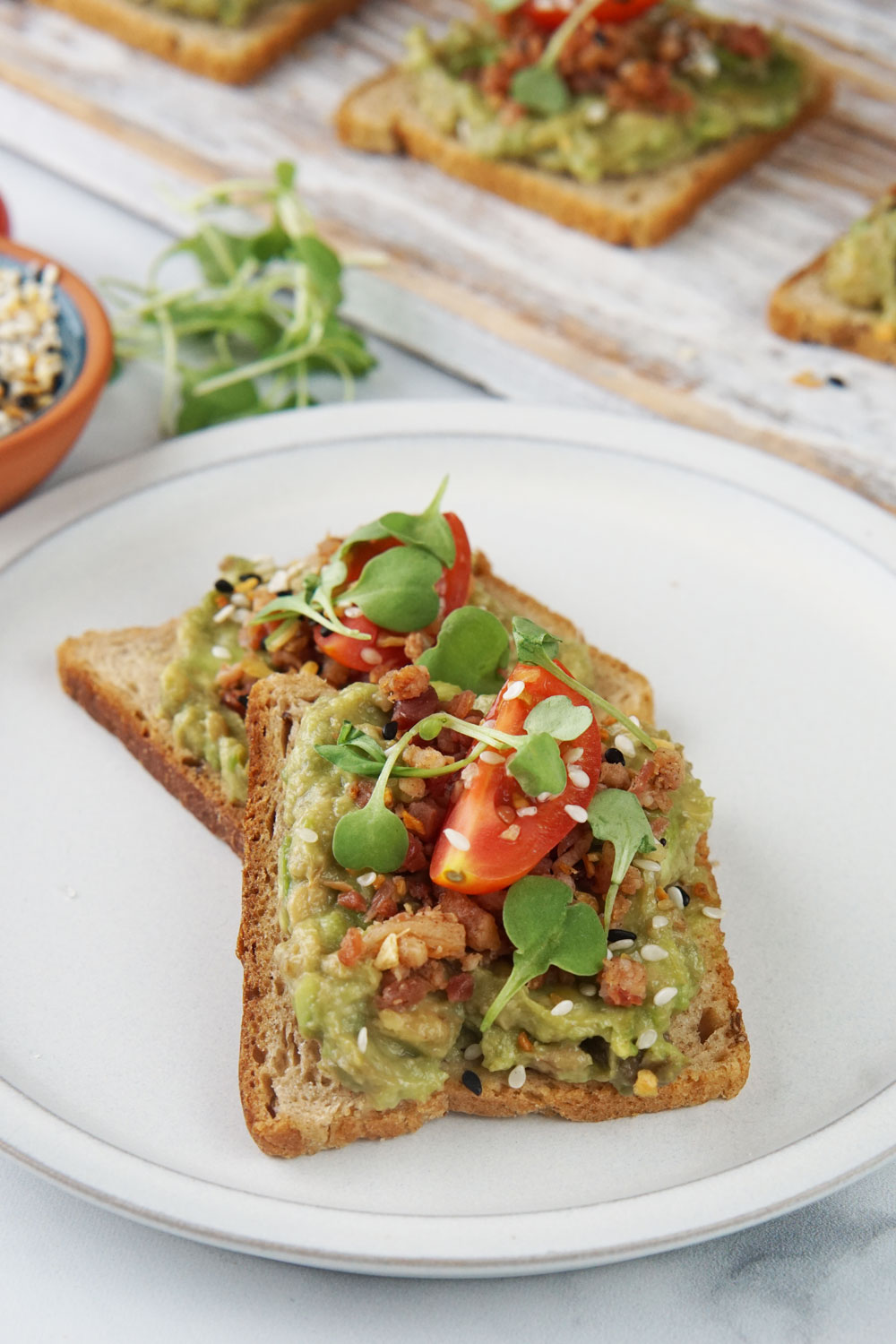 Mini avocado toasts