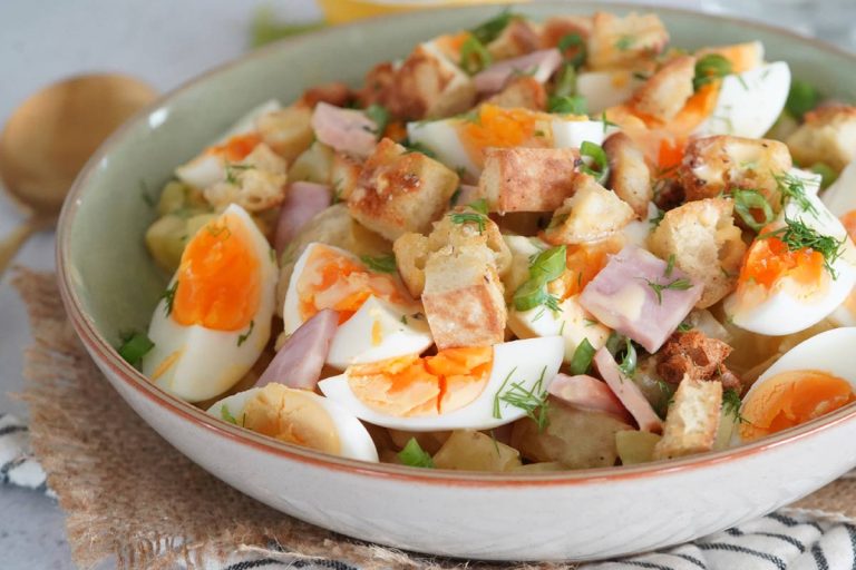 Eggs benedict potato salad