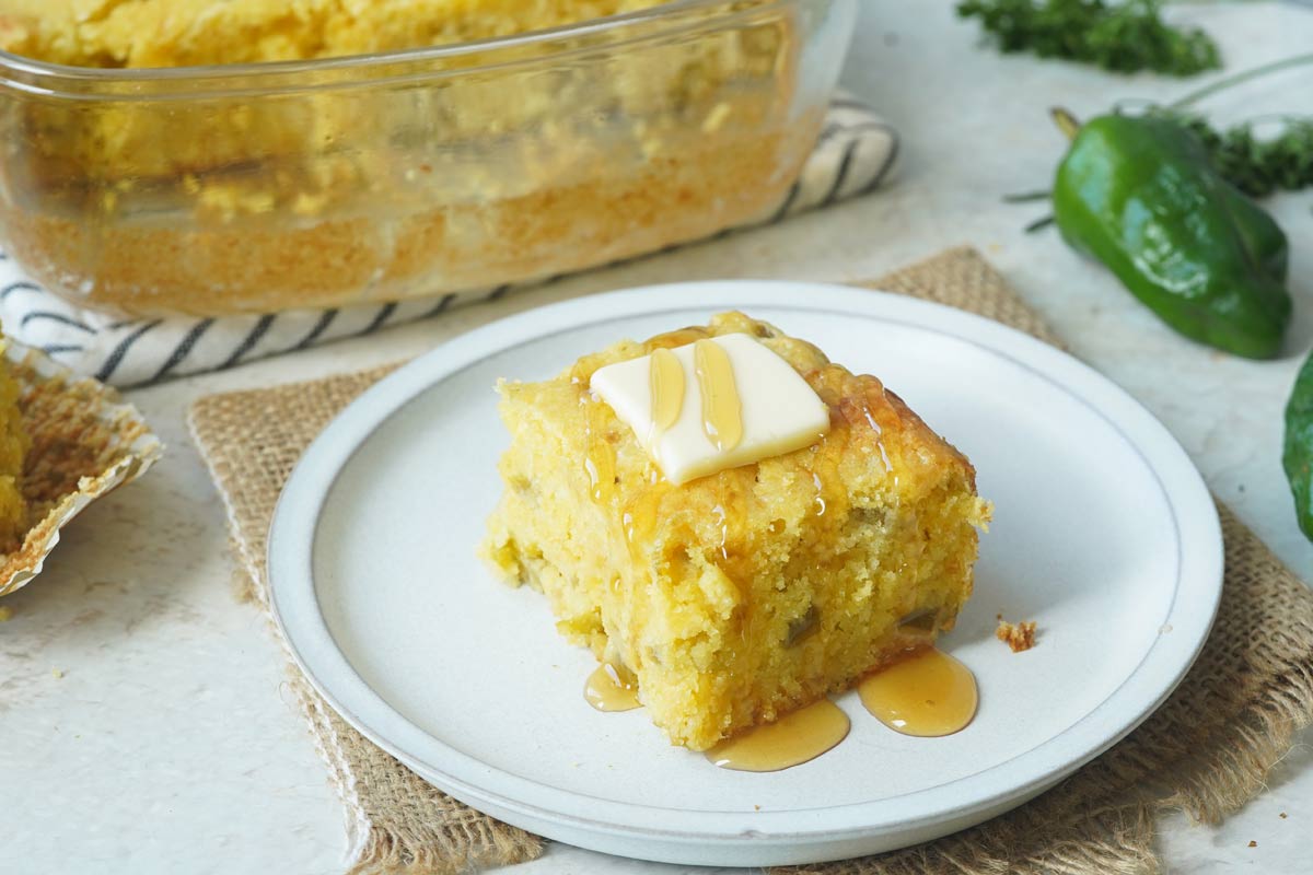 Chile cheddar cornbread