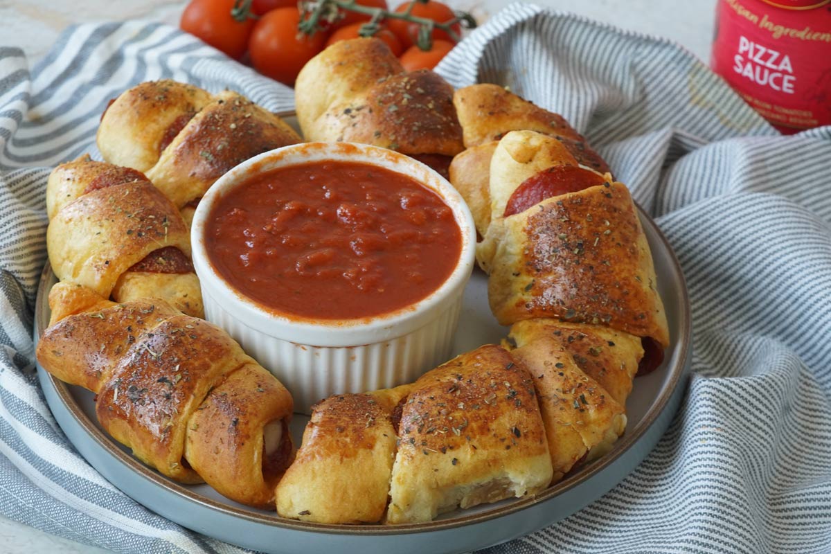 Pizza crescent rolls