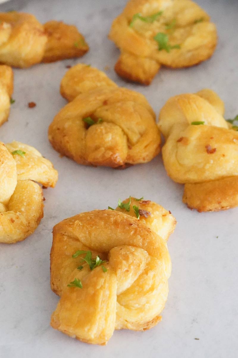 buttery garlic knots