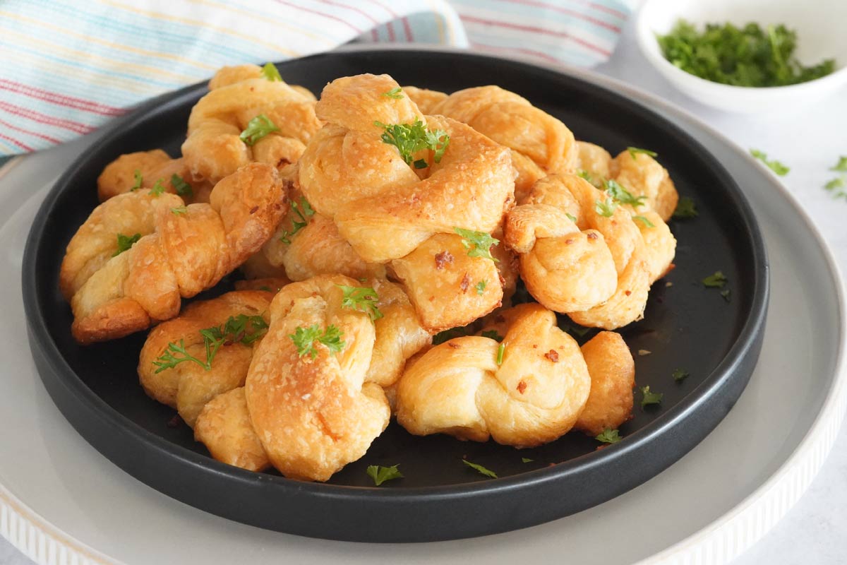 buttery garlic knots
