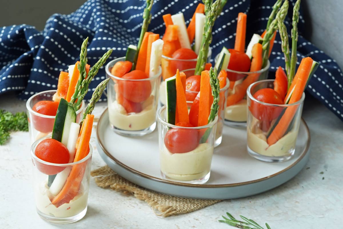 Hummus crudite cups