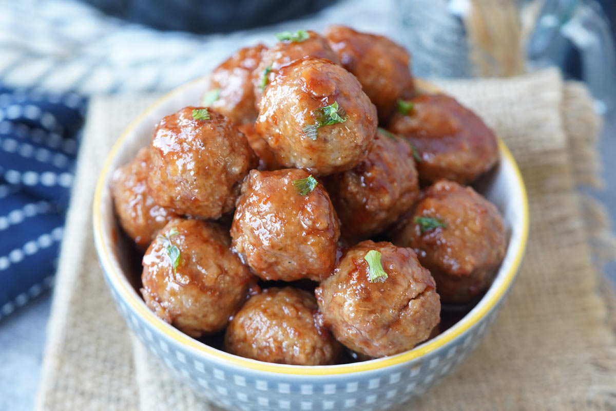 Grape jelly chili sauce party meatballs