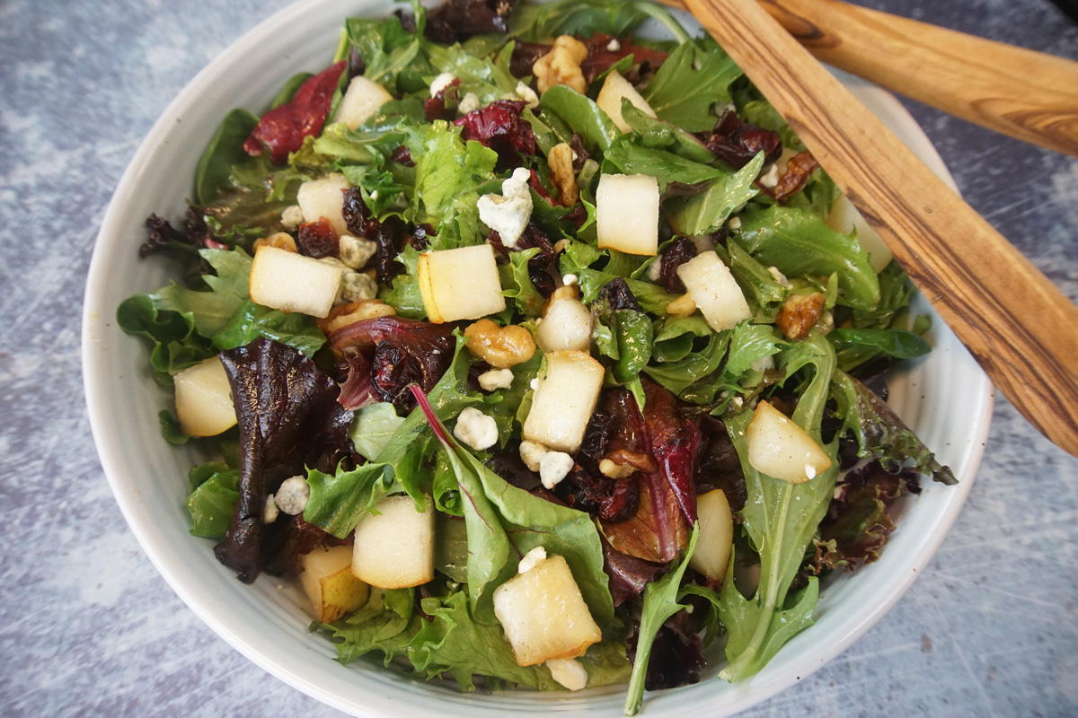 Pear and gorgonzola salad